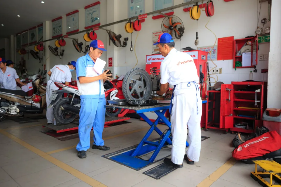 Khu sửa chữa xe máy